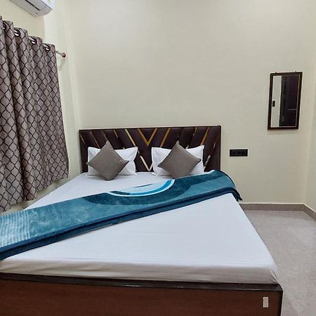 Narayani Paying Guest House Варанаси Екстериор снимка