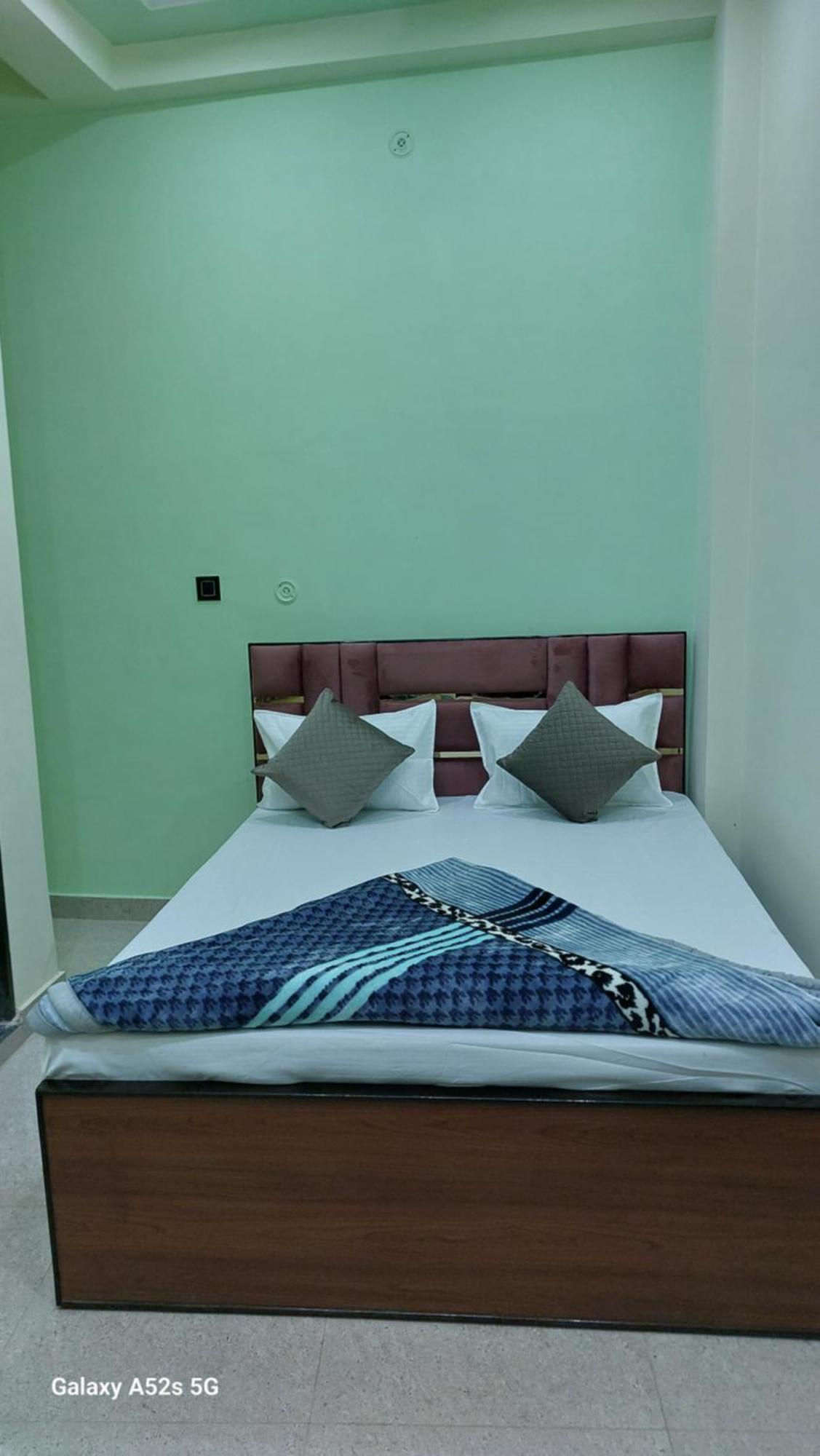Narayani Paying Guest House Варанаси Екстериор снимка