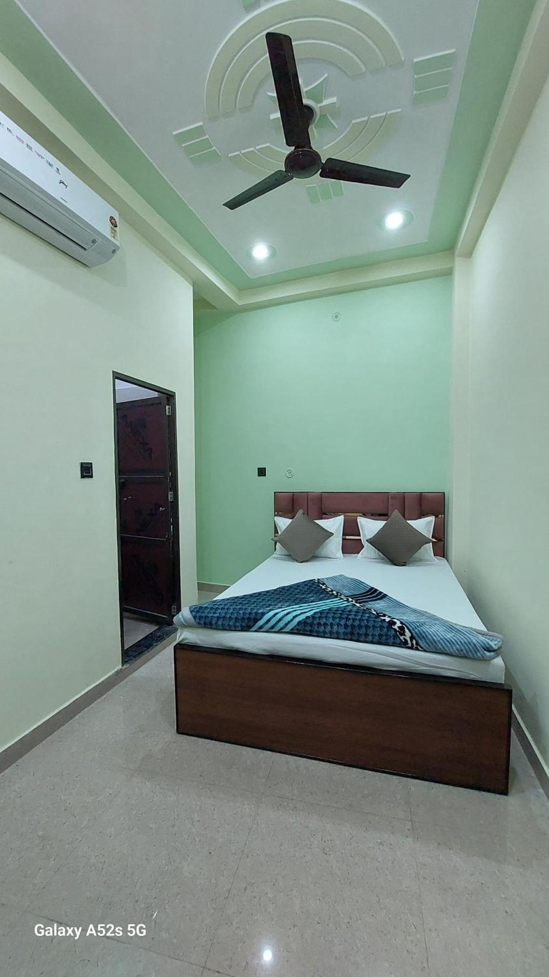 Narayani Paying Guest House Варанаси Екстериор снимка