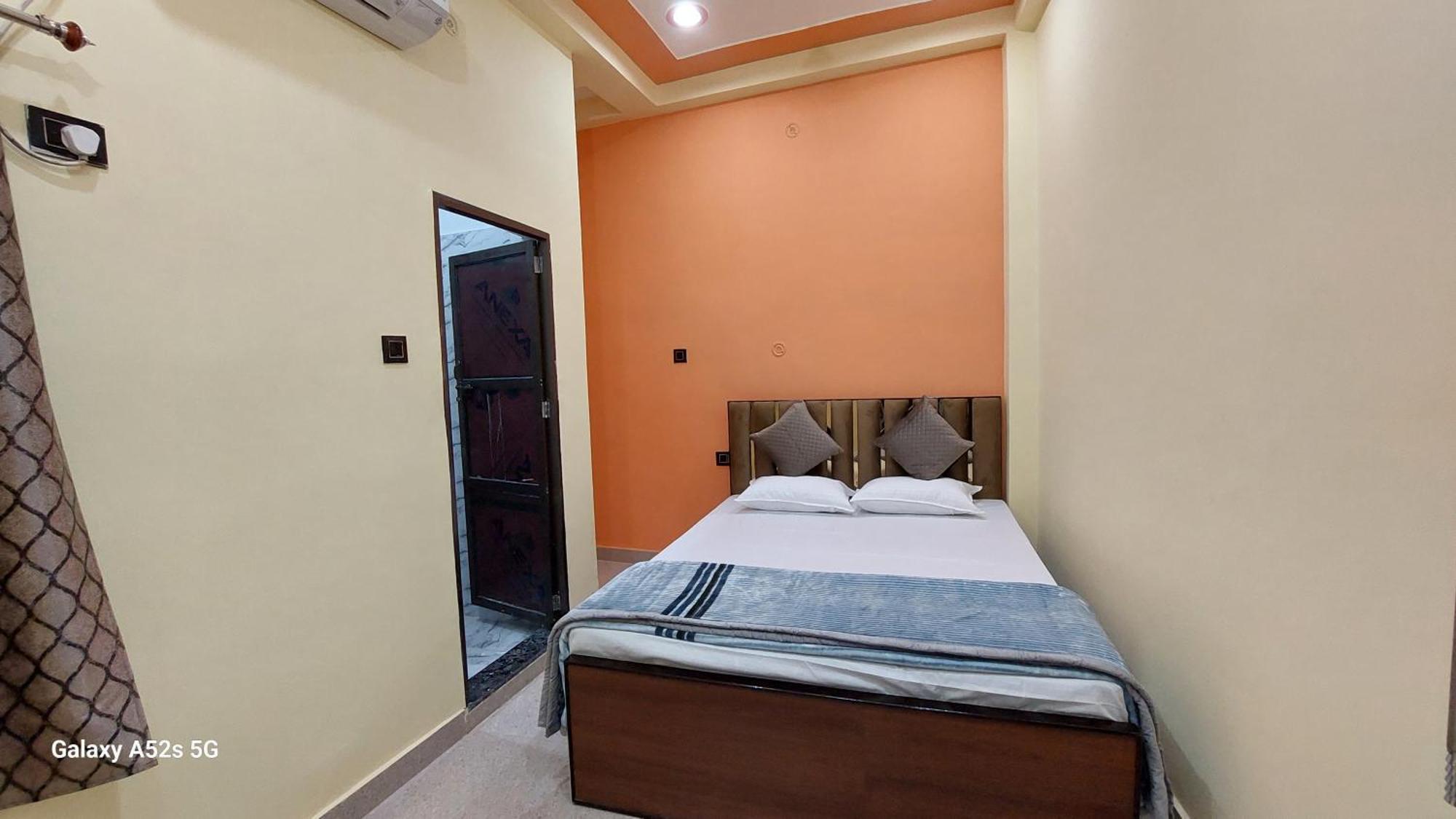 Narayani Paying Guest House Варанаси Екстериор снимка