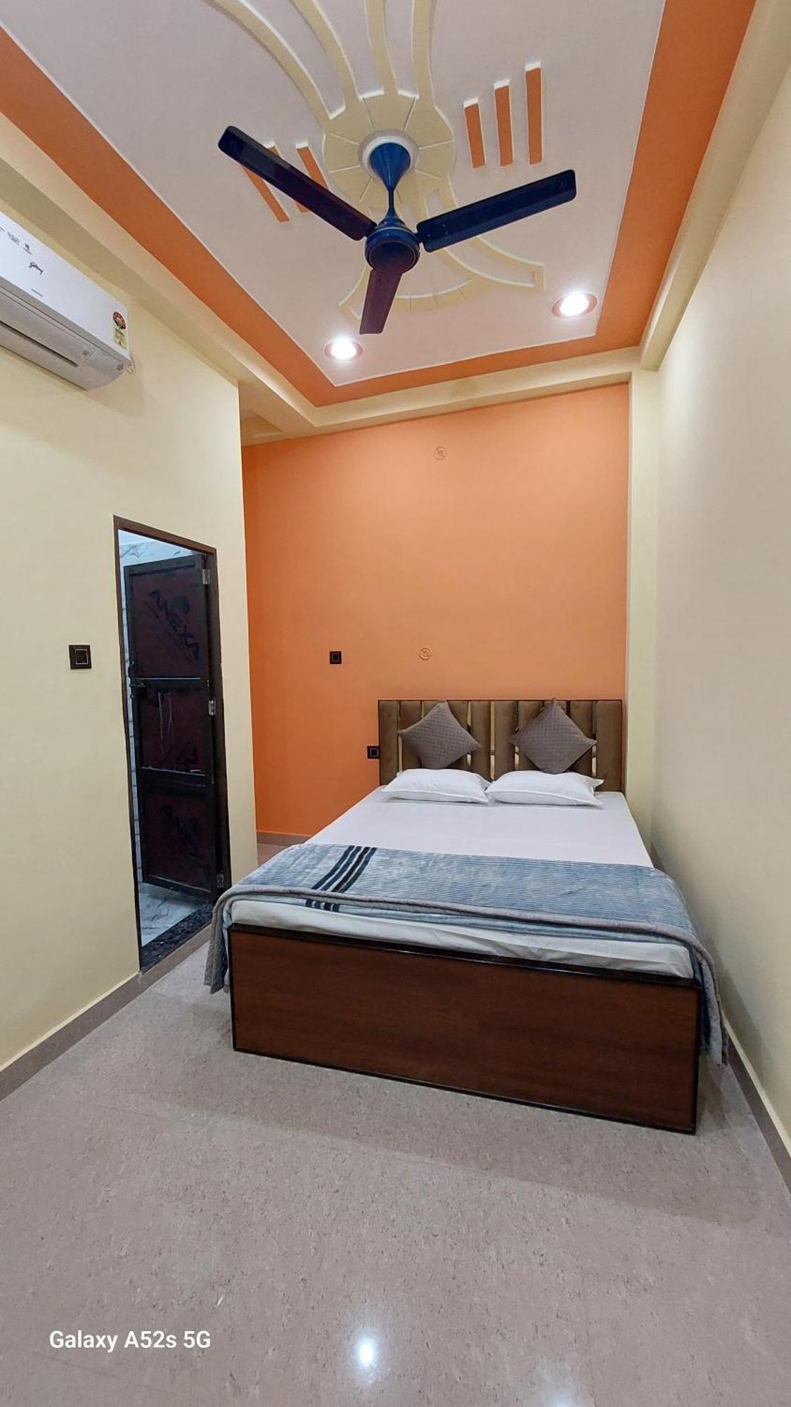 Narayani Paying Guest House Варанаси Екстериор снимка