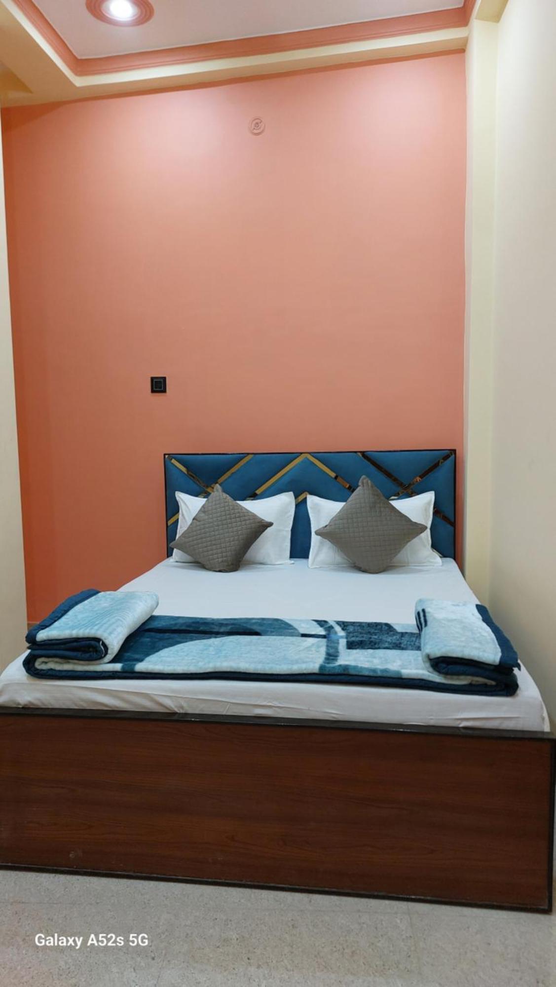 Narayani Paying Guest House Варанаси Екстериор снимка