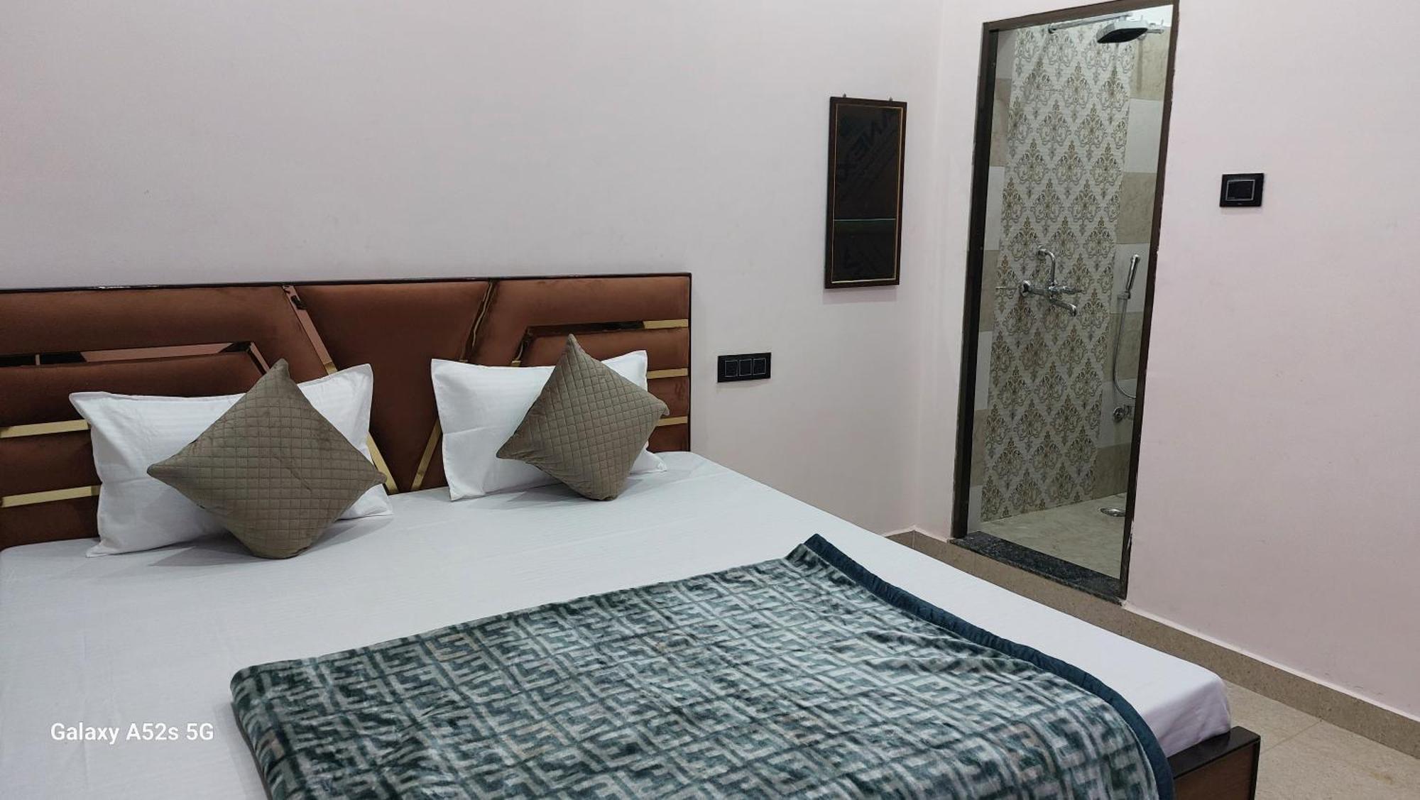 Narayani Paying Guest House Варанаси Екстериор снимка
