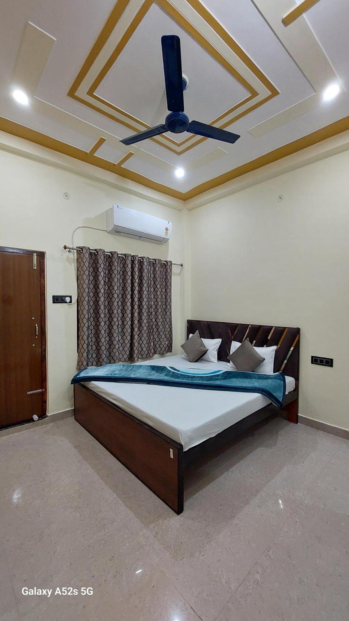 Narayani Paying Guest House Варанаси Екстериор снимка