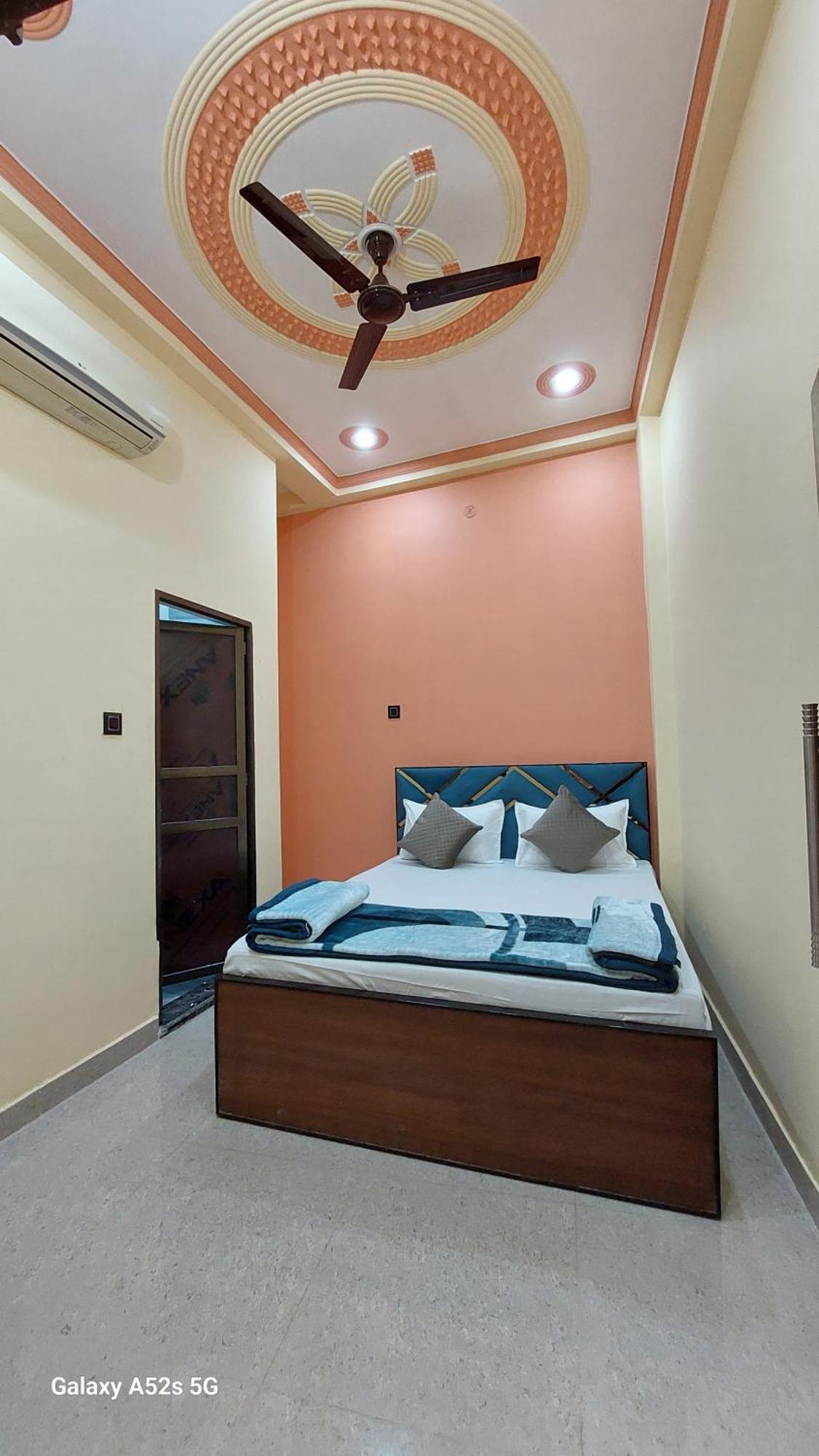 Narayani Paying Guest House Варанаси Екстериор снимка