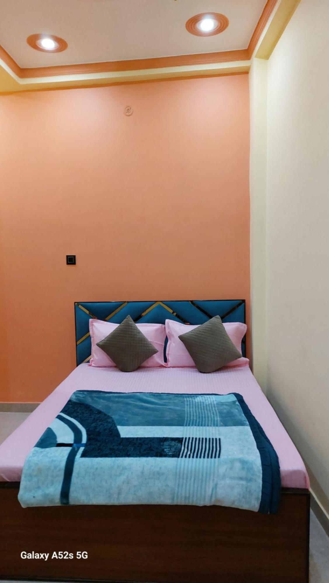 Narayani Paying Guest House Варанаси Екстериор снимка